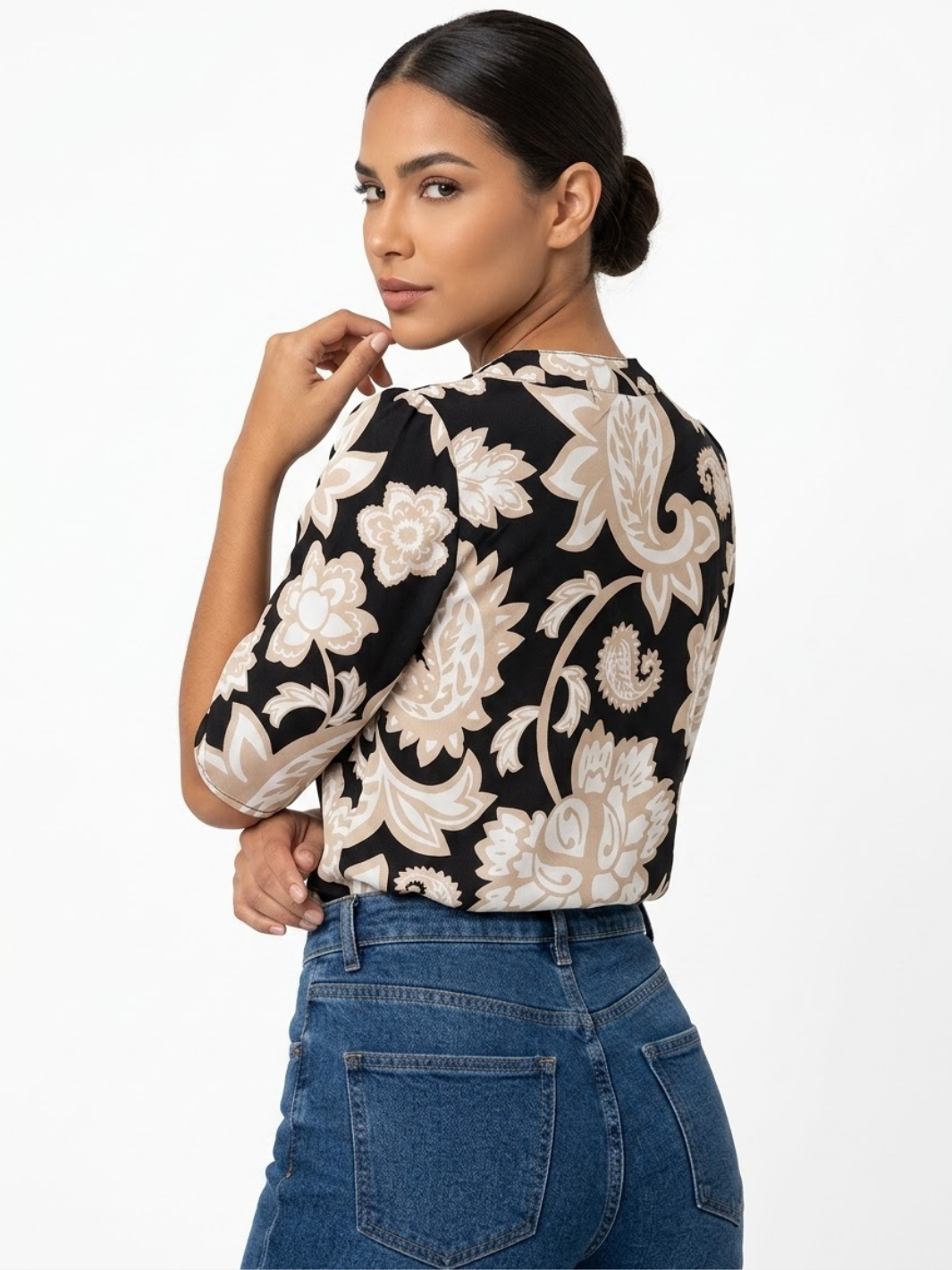 BLUSA CON MANGA 3/4 Y CUELLO REDONDO KIM NEGRO FLOREADO