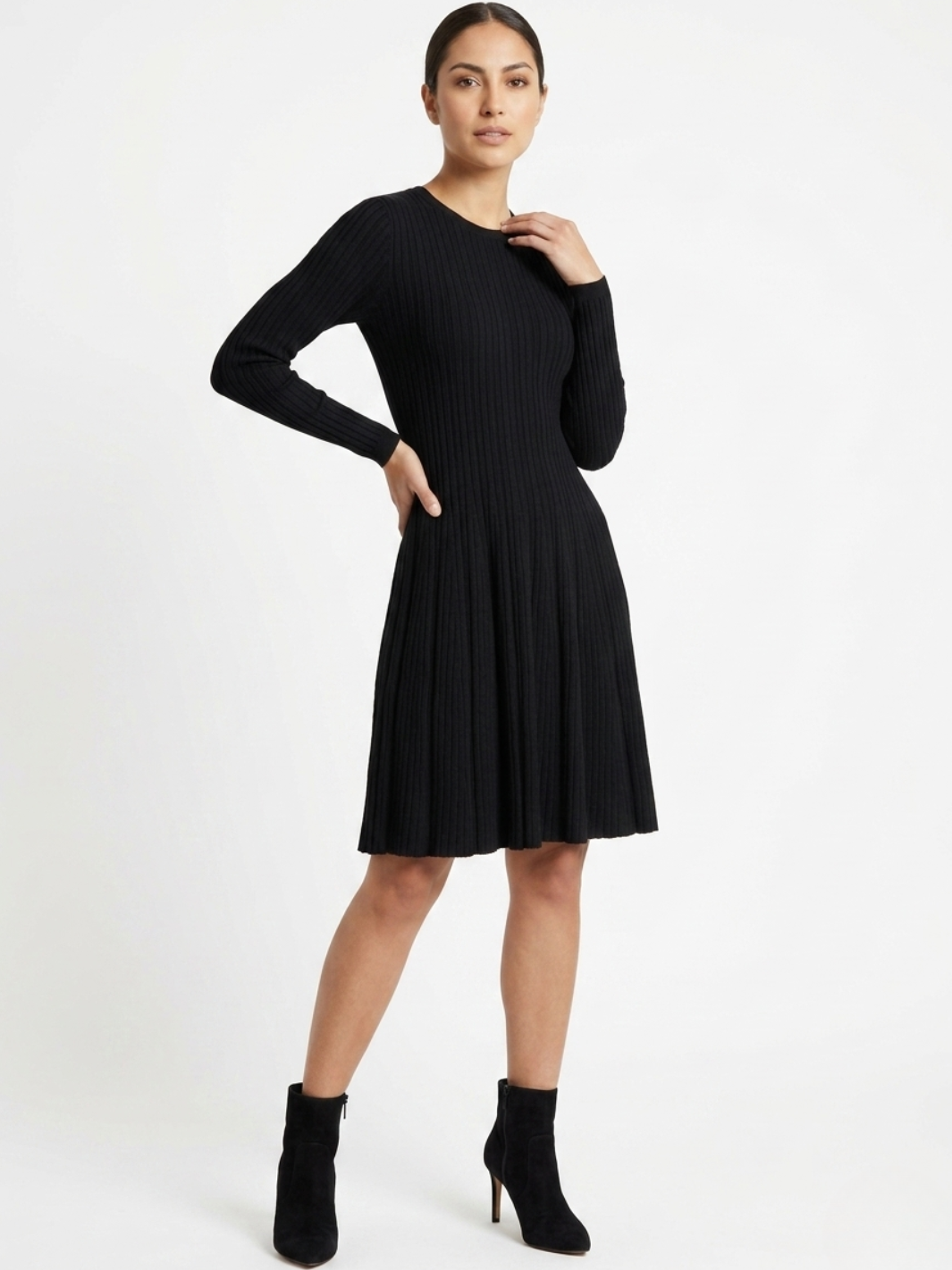 VESTIDO TEJIDO CON FALTA EN CORTE A JOANA NEGRO