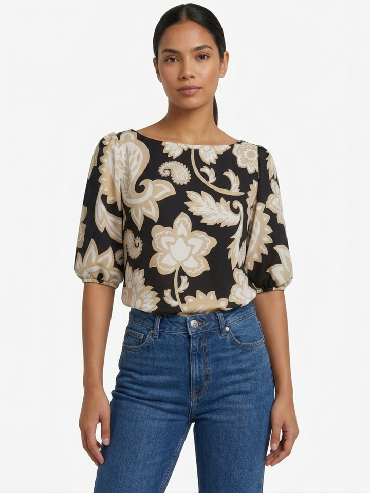 BLUSA MANGA 3/4 CON CUELLO OJAL LIVIA NEGRO FLOREADO