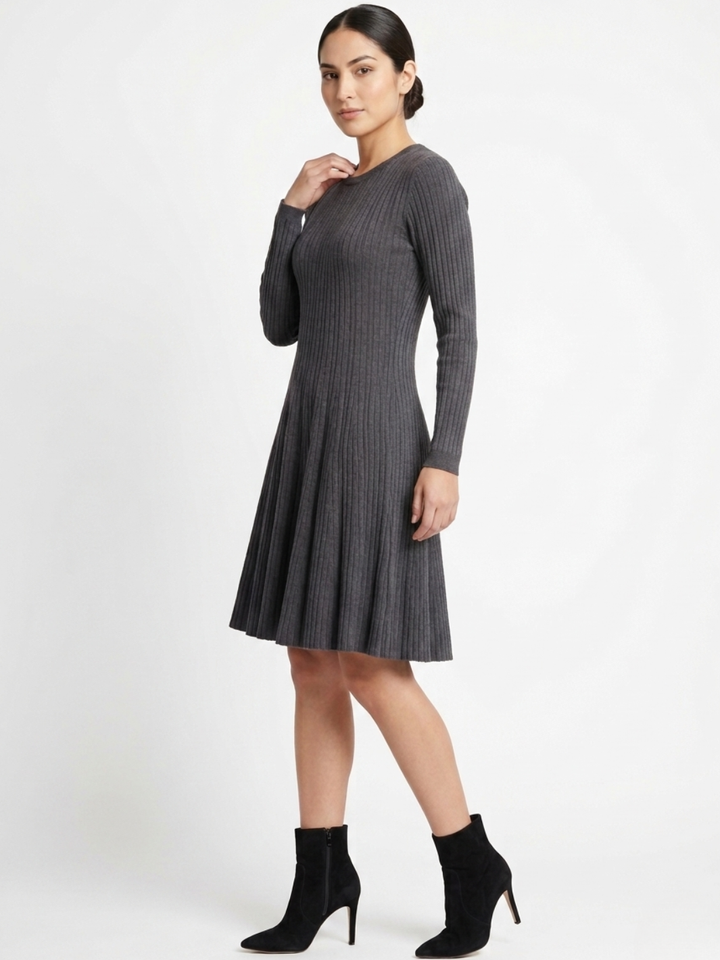 VESTIDO TEJIDO CON FALTA EN CORTE A JOANA GRIS