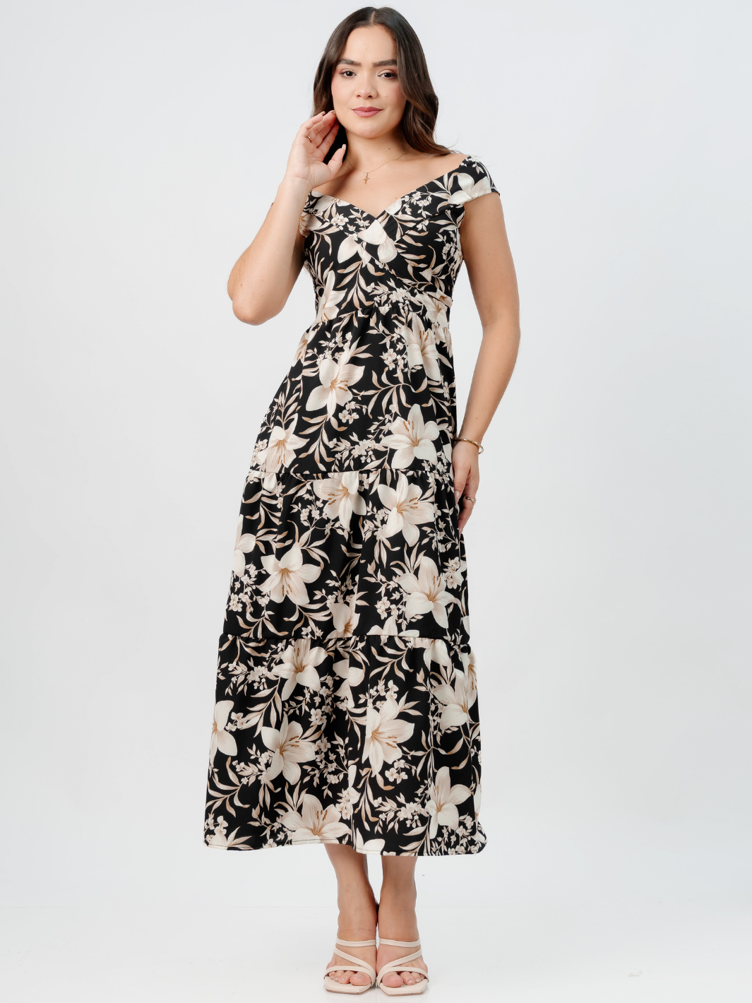 VESTIDO CASUAL CON ESCOTE SUTIL TERESA NEGRO FLOREADO