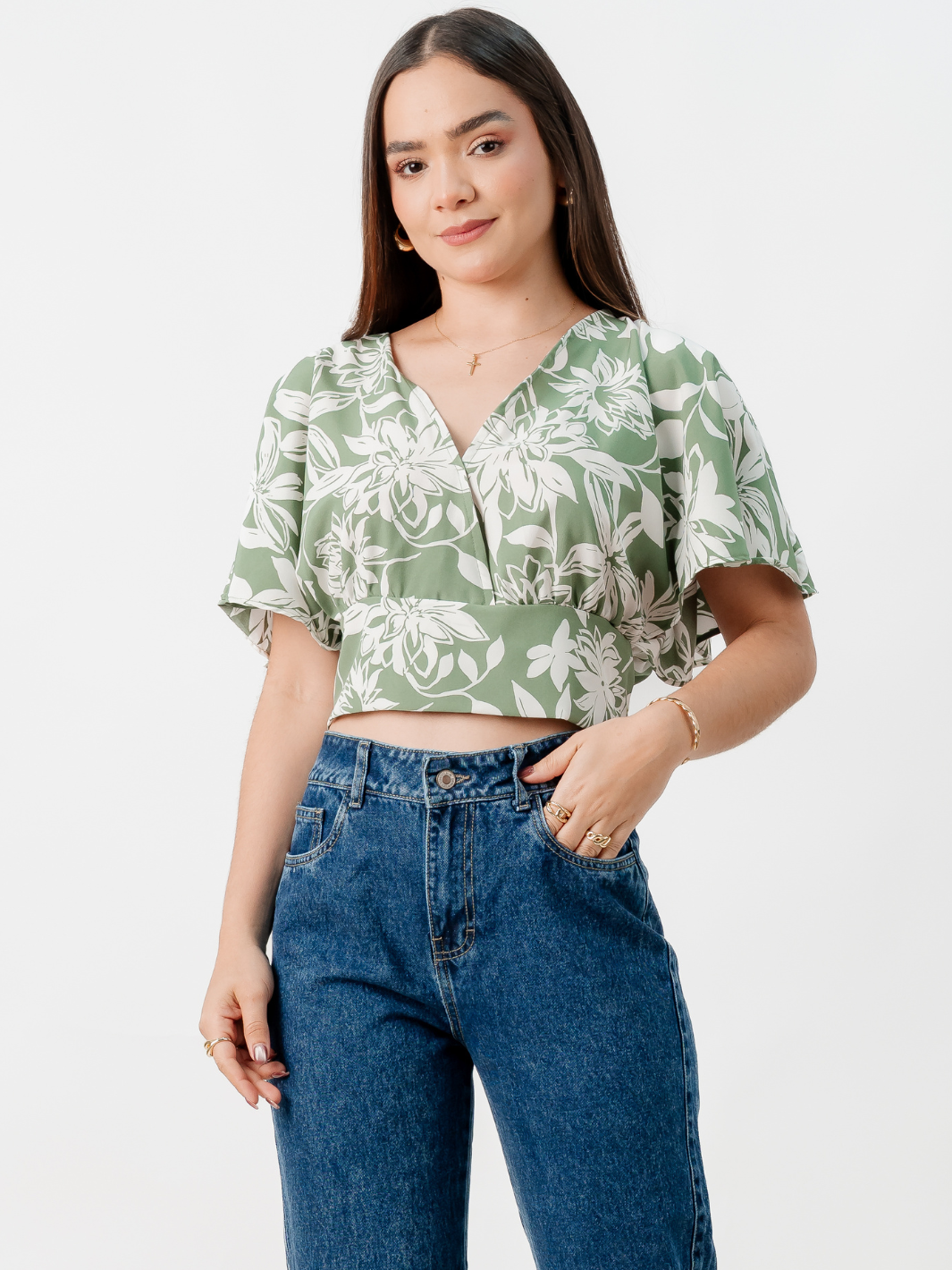 BLUSA CORTA CON MANGAS CON VUELO ROSIE VERDE/PERLA
