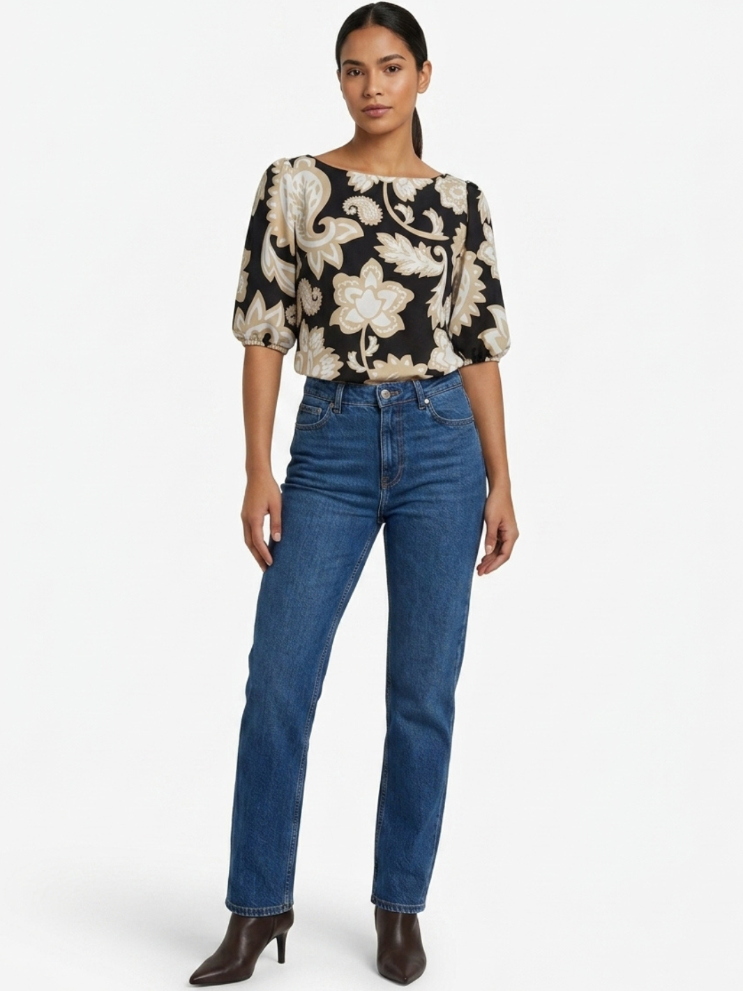BLUSA MANGA 3/4 CON CUELLO OJAL LIVIA NEGRO FLOREADO
