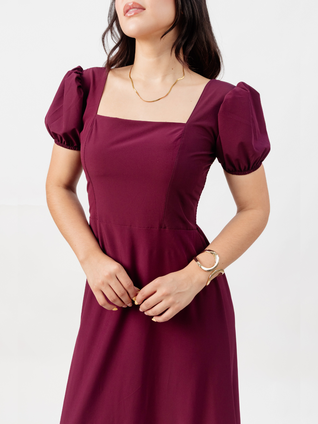 VESTIDO CASUAL CON BOBOS EN LA FALDA RUBI BORGOÑA