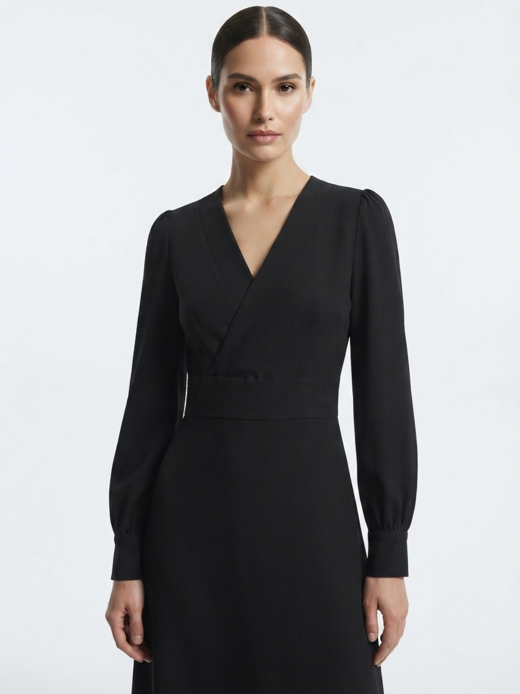 VESTIDO MANGA LARGA CON CUELLO CRUZADO Y CORTE A BARBARA NEGRO
