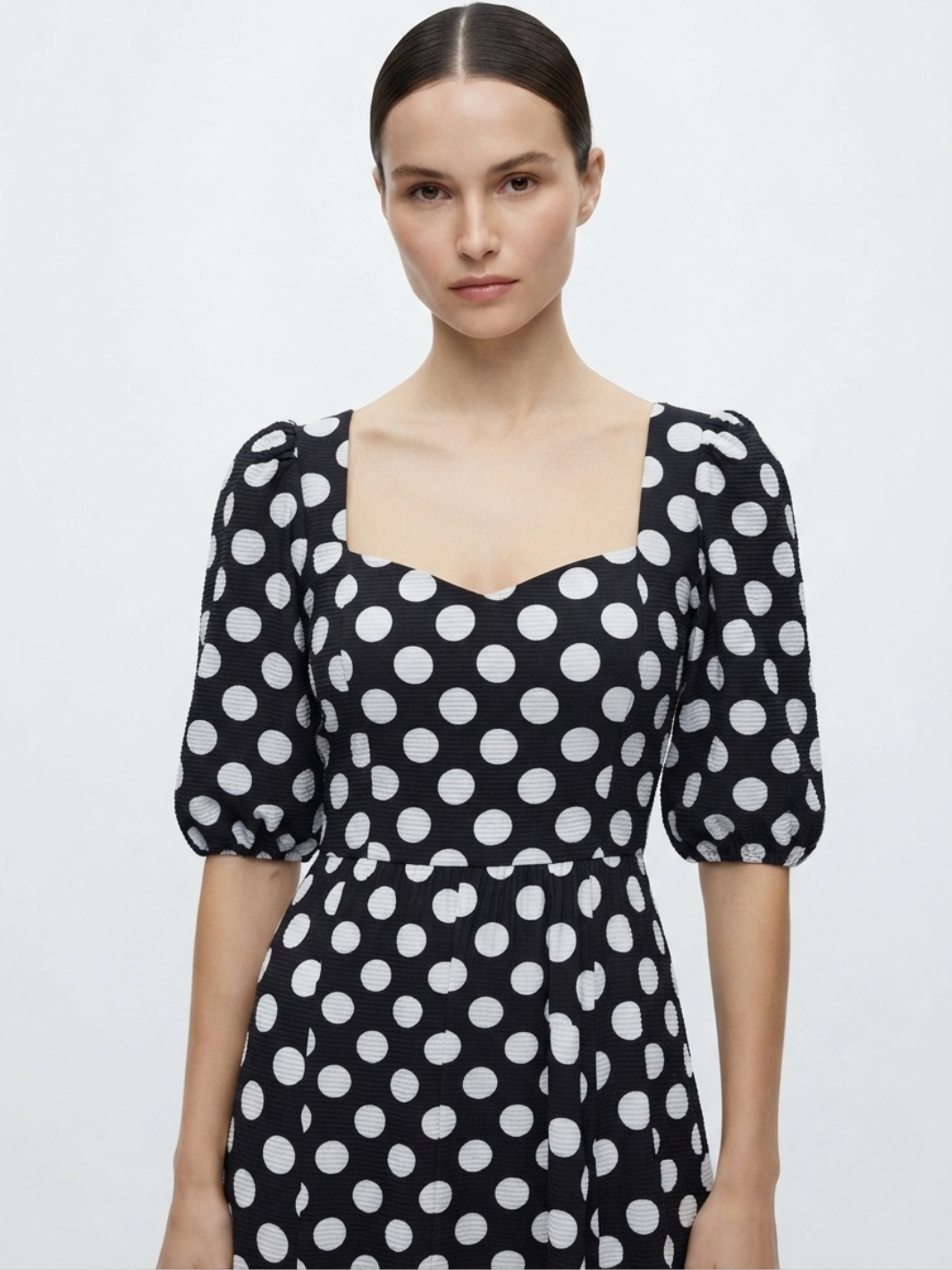 VESTIDO LARGO CON ESCOTE CORAZON FIORELLA NEGRO POLKA DOTS