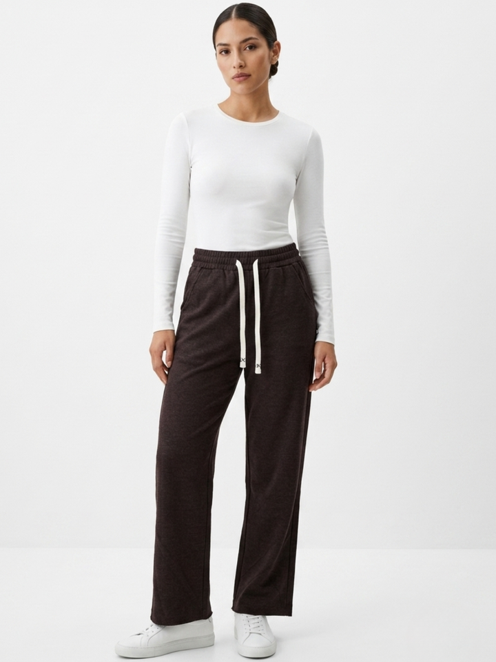 PANTALON CASUAL EN TELA CHOMPERA REMY CHOCOLATE