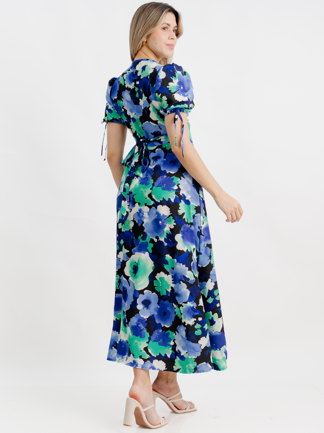 VESTIDO ENVOLVENTE BRISA AZUL FLOREADO